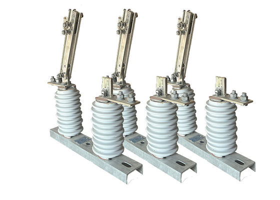 品質  Outdoor Disconnector Switch Ceramic Insulator Hookstick Operated Switch 700Pa Used With Vacuum Circuit Breaker 工場